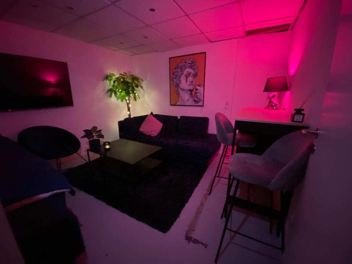 Apartment Diskret Men
